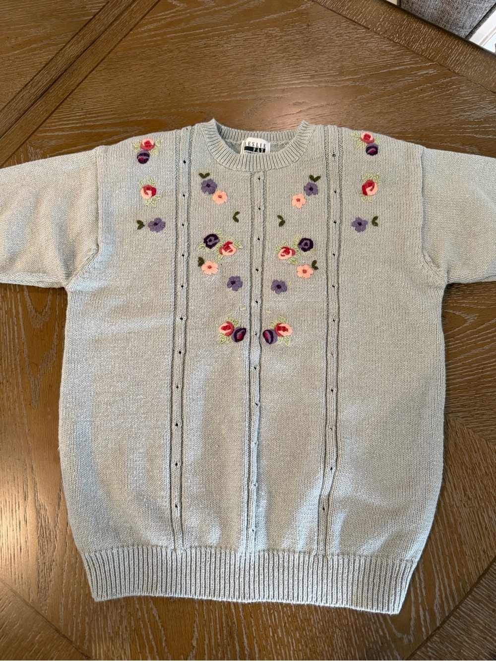 Leslie Fay Light Green Crewneck Sweater with Floral Embroidery - size Med